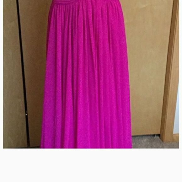 Laundry by Shelli Segal Criss Cross Pleated Gown - Picture 6 of 7